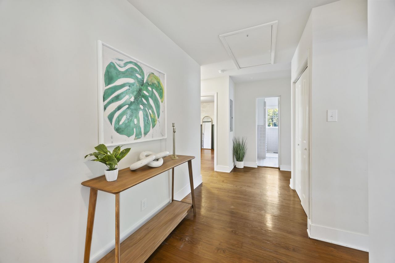 2101 King Street Photo 9