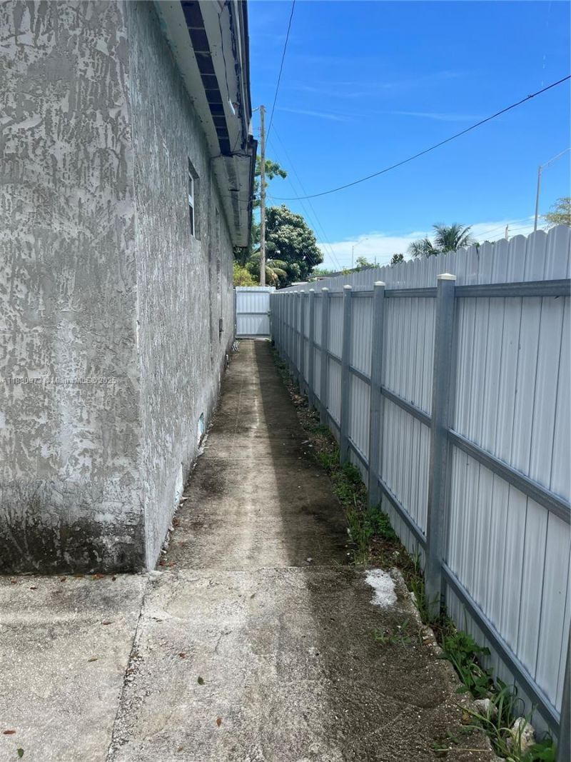 7130 NW 21st Ct, Miami, FL 33147 Photo