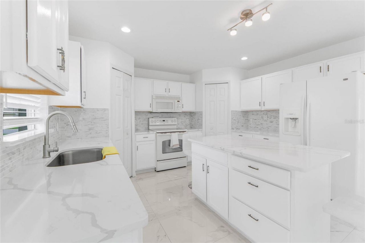 1961 Thorngate Lane, Mascotte, FL 34753 Photo