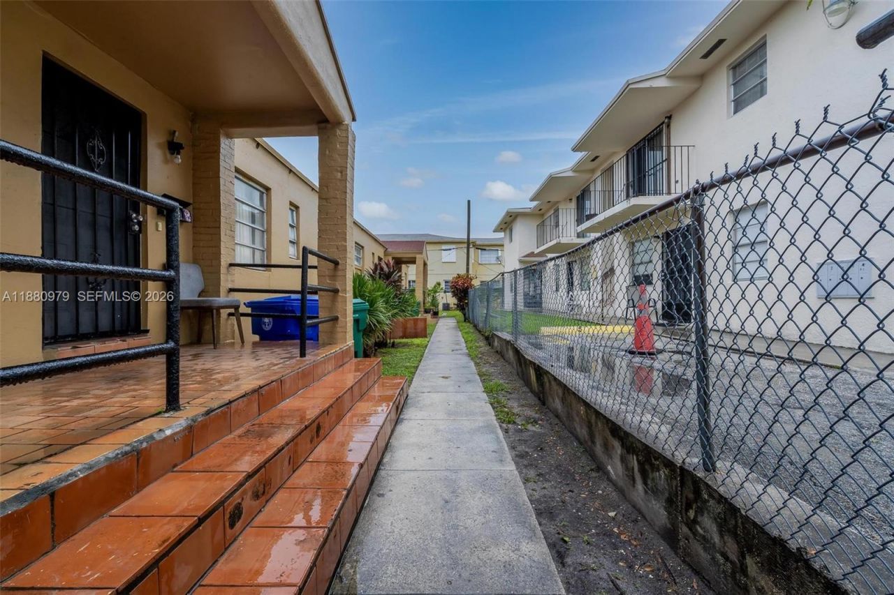 1345 SW 7th St, Miami, FL 33135 Photo