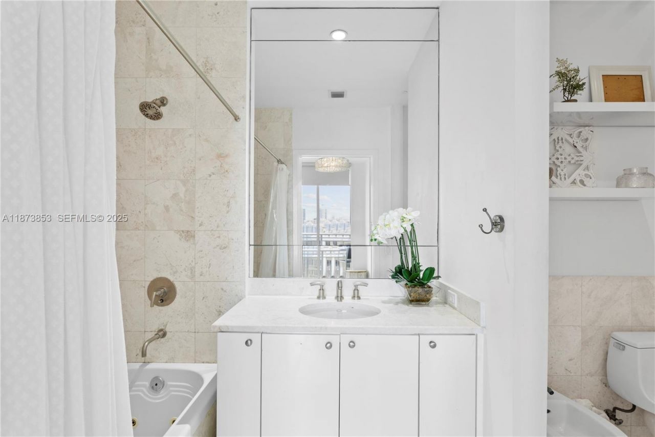 901 Brickell Key Blvd, Unit 3301, Miami, FL 33131 Photo