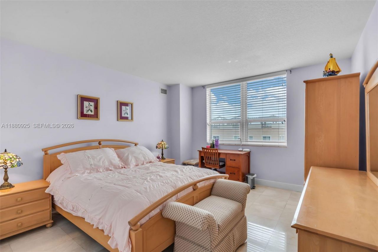 3232 SW 22nd Ter, Unit 801, Miami, FL 33145 Photo