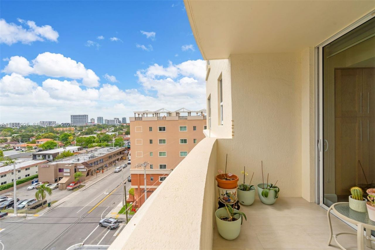 3232 SW 22nd Ter, Unit 801, Miami, FL 33145 Photo
