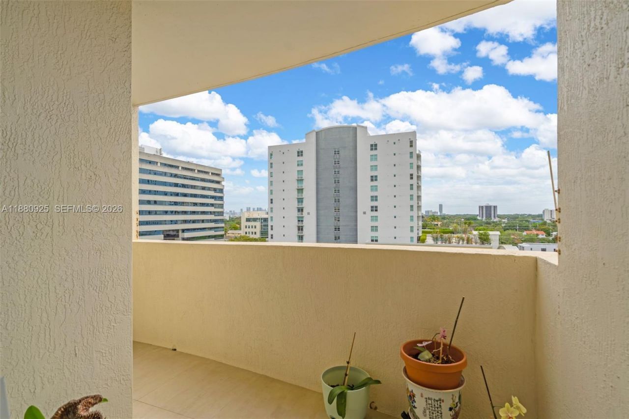 3232 SW 22nd Ter, Unit 801, Miami, FL 33145 Photo