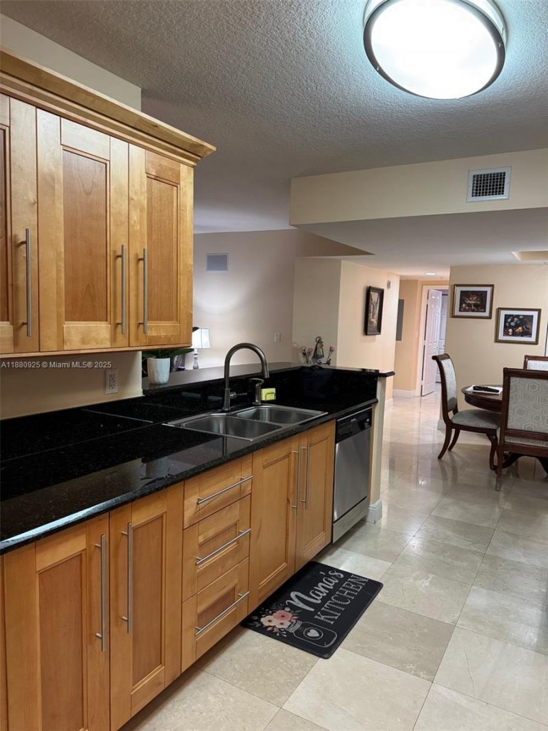 3232 SW 22nd Ter, Unit 801, Miami, FL 33145 Photo