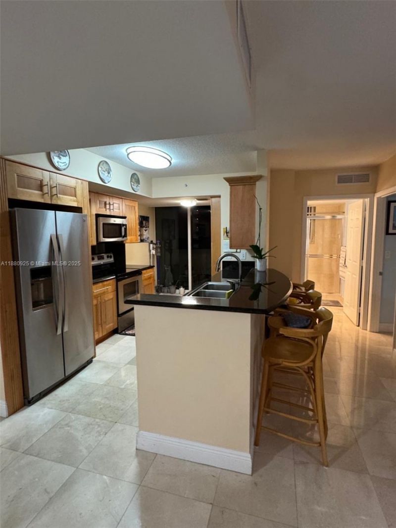 3232 SW 22nd Ter, Unit 801, Miami, FL 33145 Photo