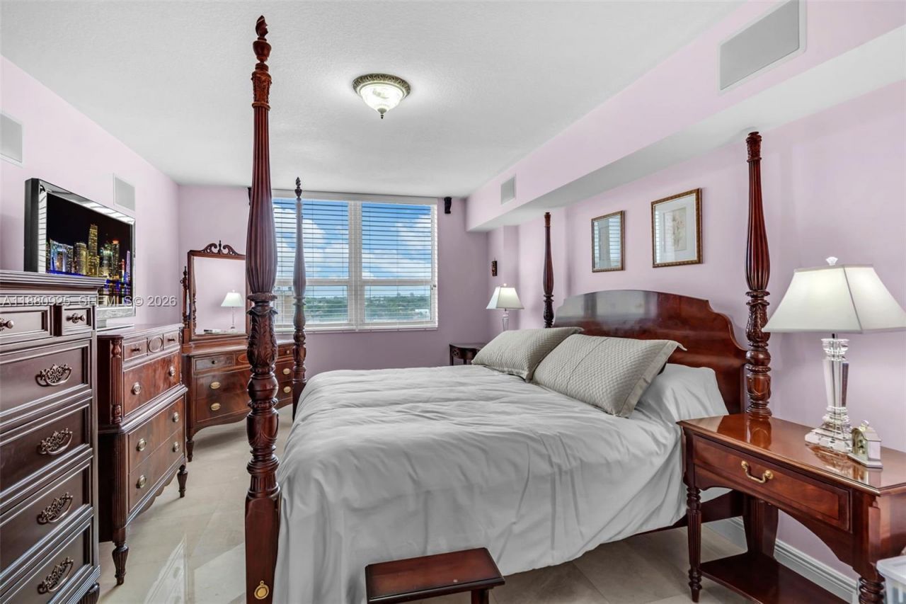3232 SW 22nd Ter, Unit 801, Miami, FL 33145 Photo
