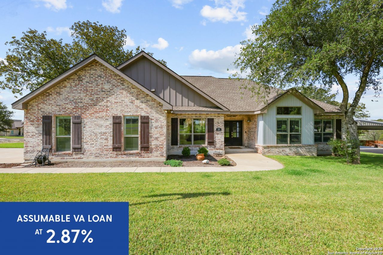 100 W Ashton, Floresville, TX 78114 Main Photo