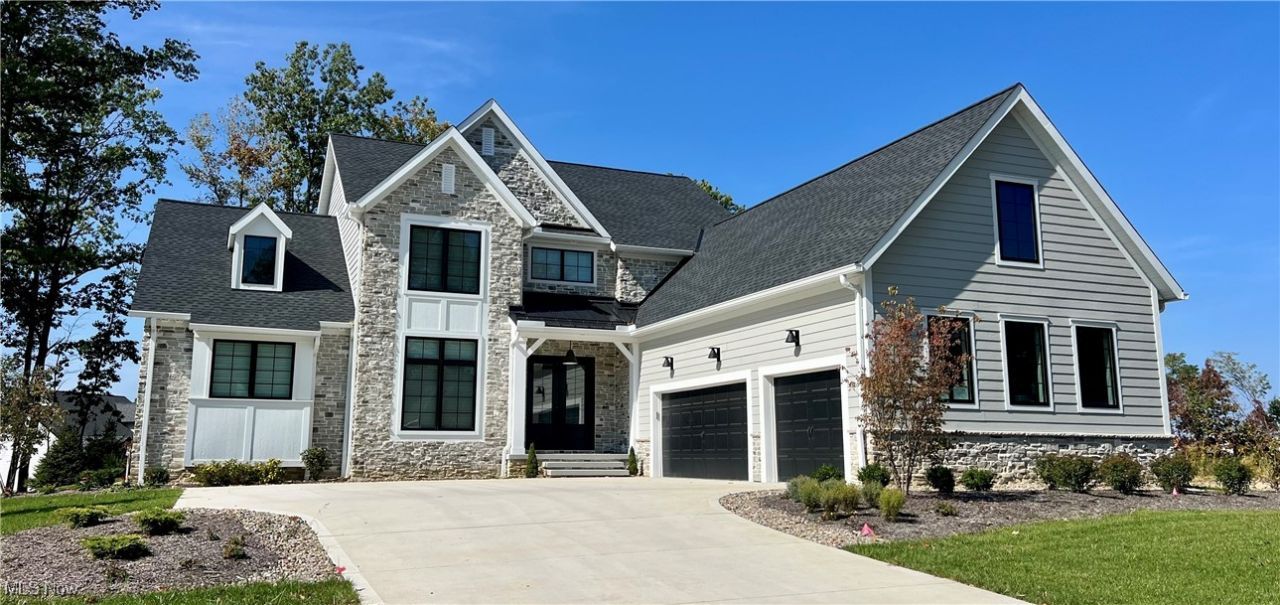 825 Club Drive W, Aurora, OH 44202 Main Photo