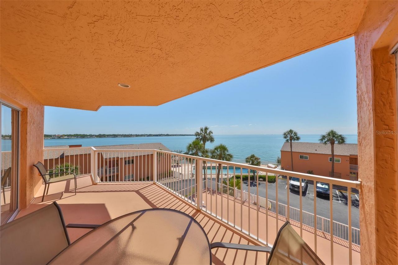 7430 Sunshine Skyway Lane S, Unit 403, Saint Petersburg, FL 33711 Photo