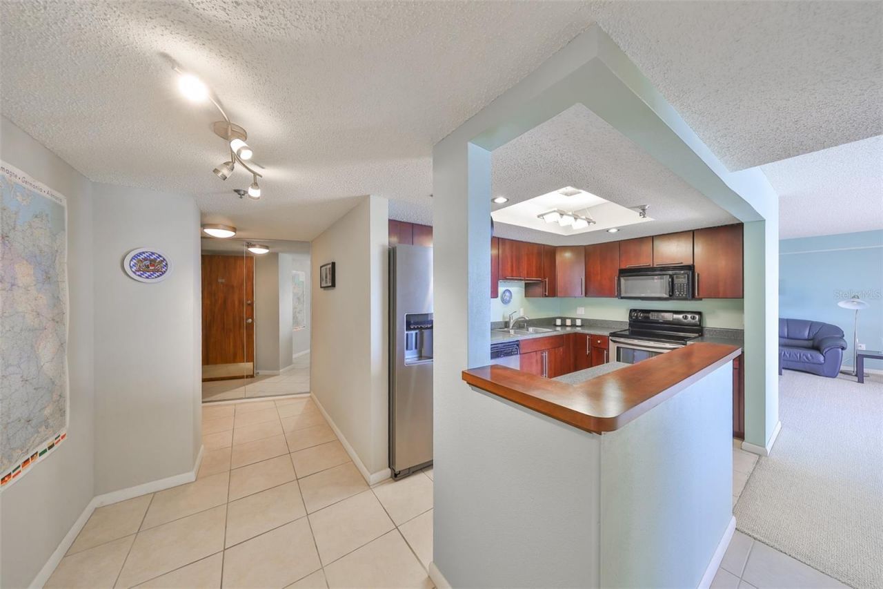 7430 Sunshine Skyway Lane S, Unit 403, Saint Petersburg, FL 33711 Photo