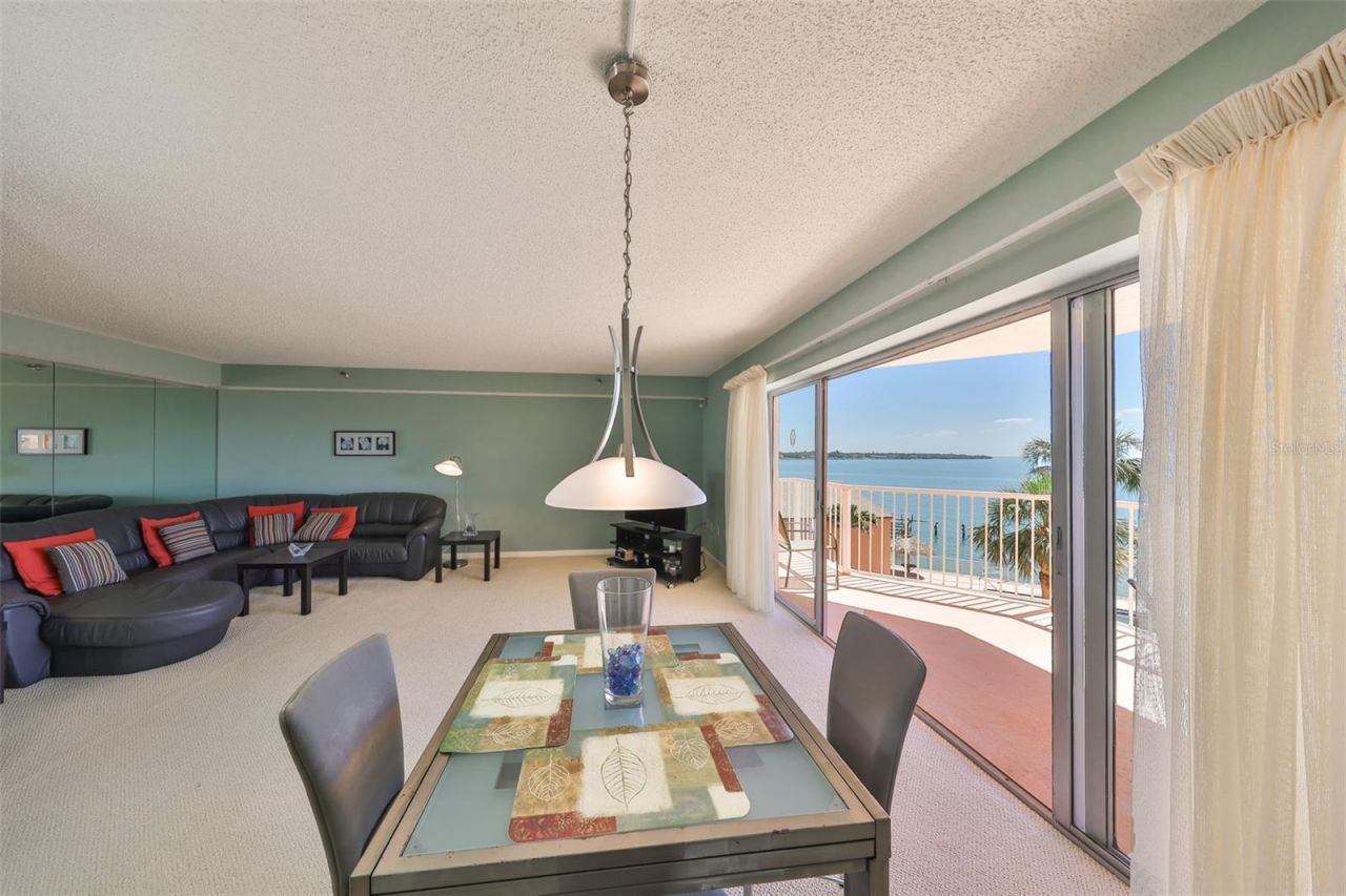 7430 Sunshine Skyway Lane S, Unit 403, Saint Petersburg, FL 33711 Photo