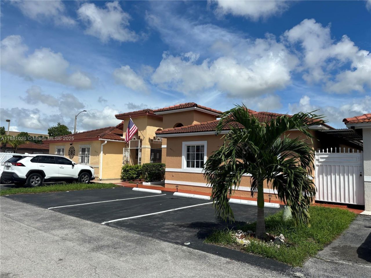 9371 NW 120th Ter, Hialeah Gardens, FL 33018 Photo