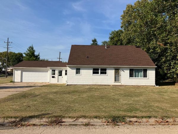 910 W 19th Street, Sterling, IL 60181