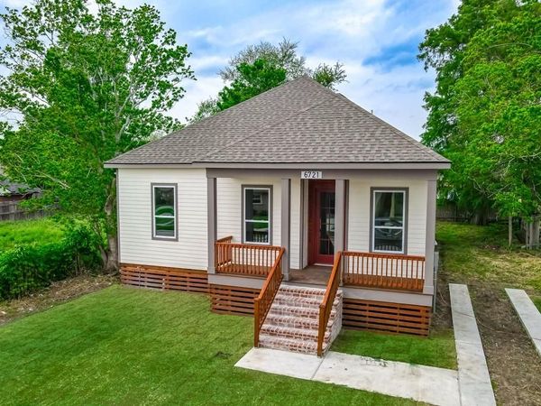 6721 MANCHESTER Street, New Orleans, LA 70126