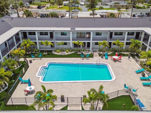 2942 W BAY DRIVE, Unit 24, BELLEAIR BLUFFS, FL 33770
