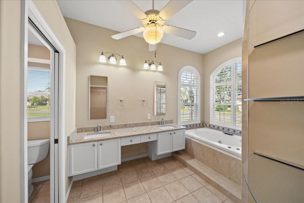 4321 Presidential Avenue Circle E, Bradenton, FL 34203 Photo