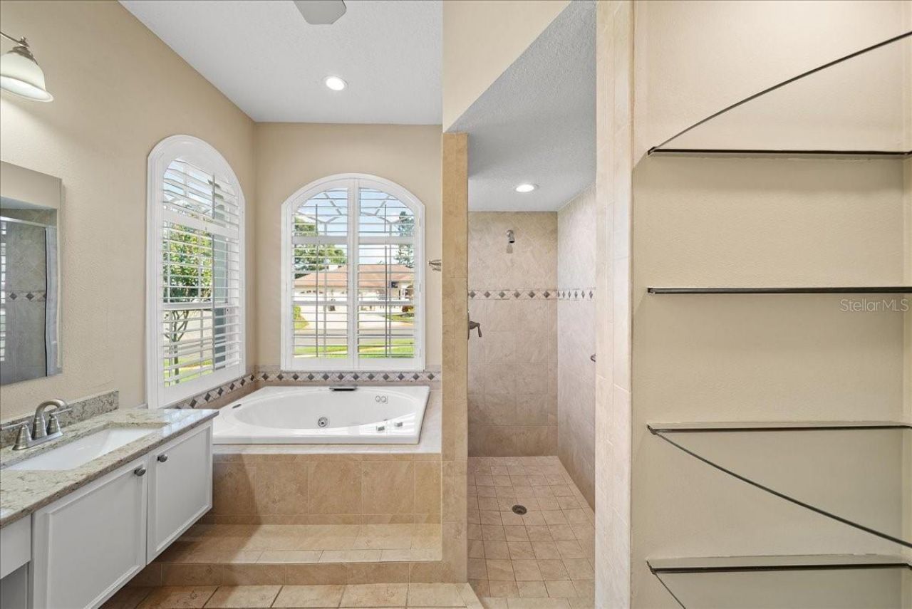 4321 Presidential Avenue Circle E, Bradenton, FL 34203 Photo