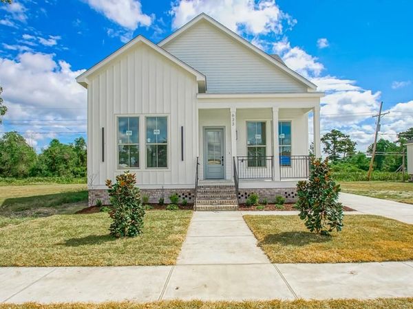 633 COUGAR Drive, Arabi, LA 70032