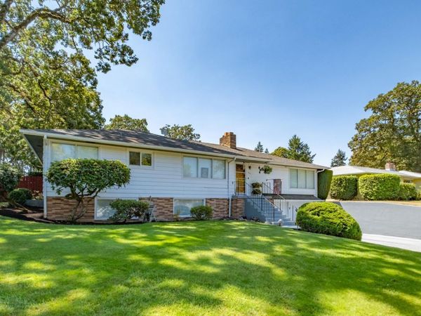 865 Lebanite Dr, Lebanon, OR 97355