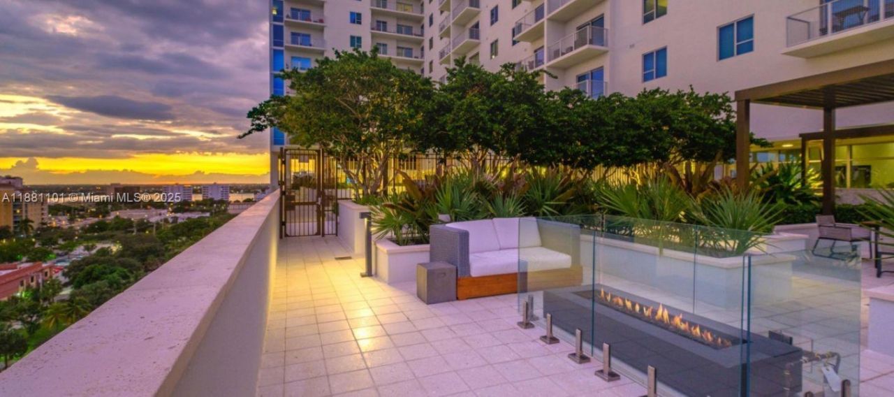 591 Evernia Sreet, Unit B4, West Palm Beach, FL 33401 Photo