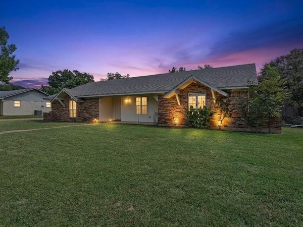 309 Crescent Drive, Hewitt, TX 76643