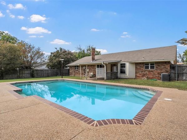 309 Crescent Drive, Hewitt, TX 76643