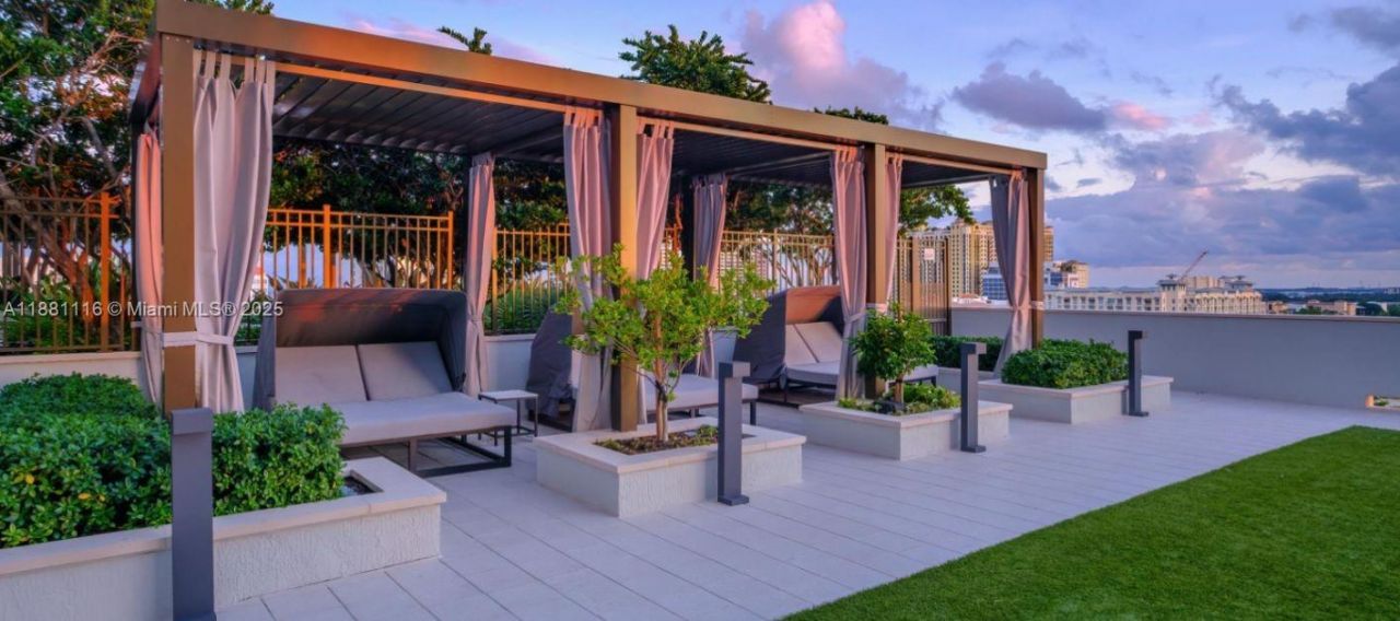 591 Evernia Sreet, Unit A13, West Palm Beach, FL 33401 Photo