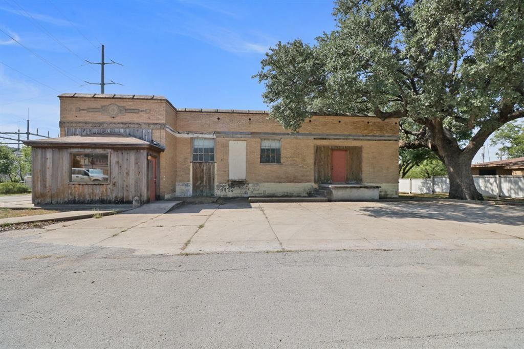 801 S Santa Fe Street, Santa Anna, TX 76878 Main Photo