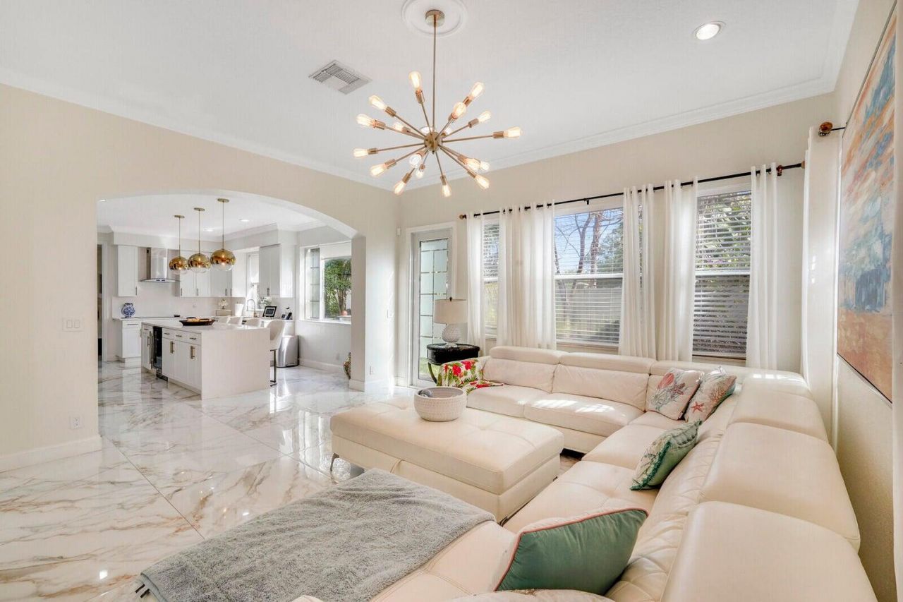 599 Cresta Circle, West Palm Beach, FL 33413 Photo