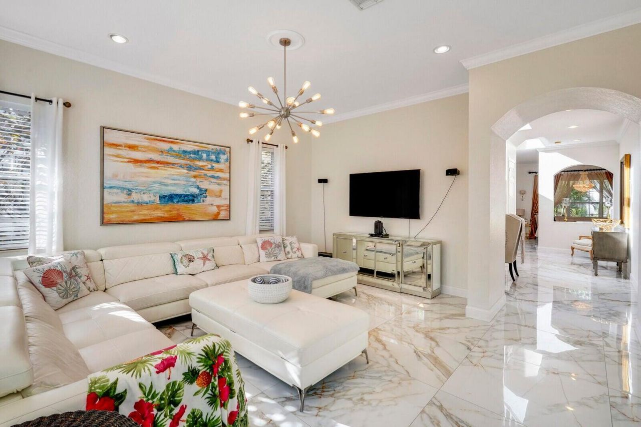 599 Cresta Circle, West Palm Beach, FL 33413 Photo