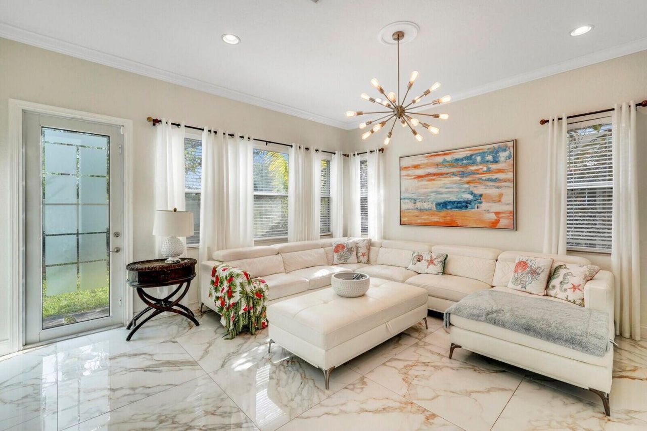 599 Cresta Circle, West Palm Beach, FL 33413 Photo