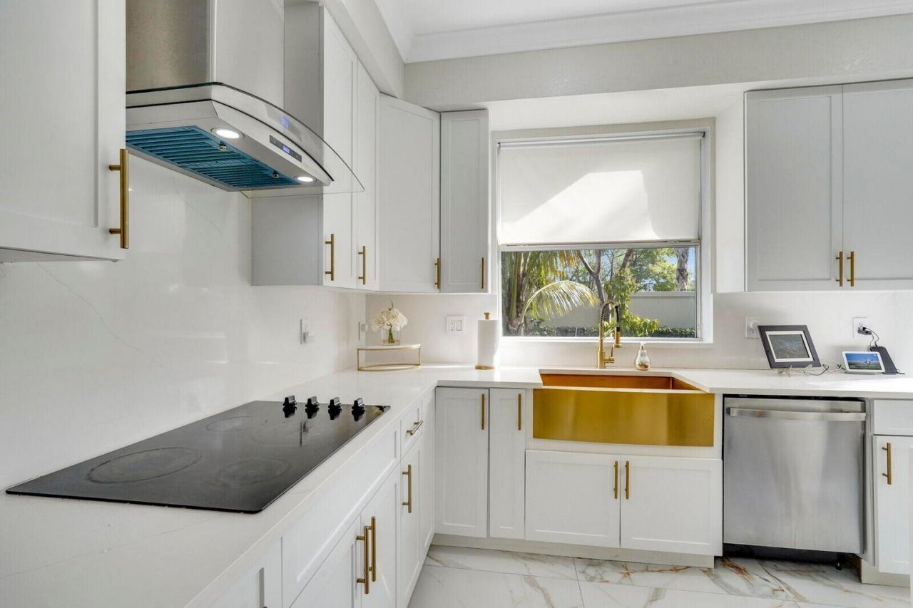 599 Cresta Circle, West Palm Beach, FL 33413 Photo