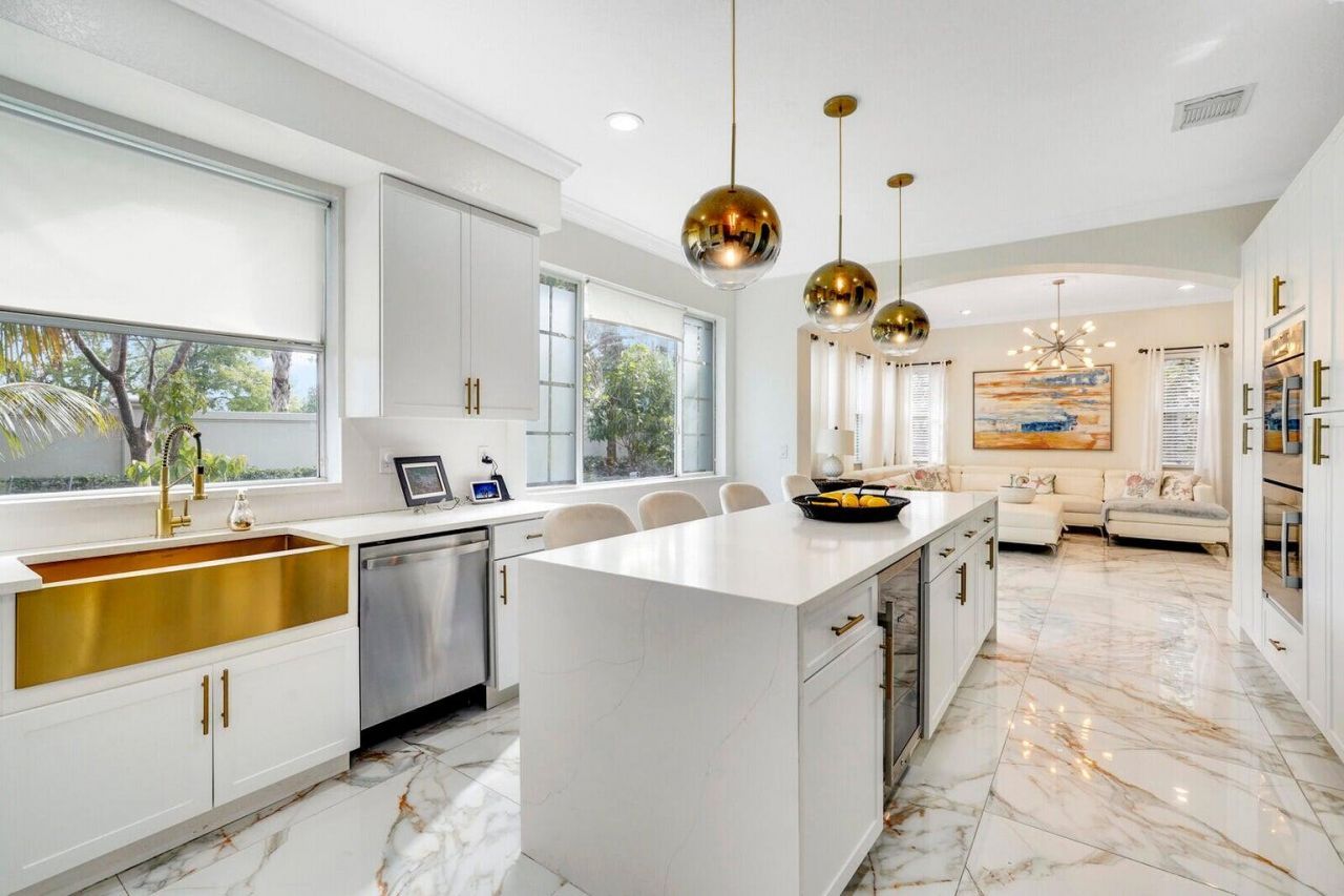 599 Cresta Circle, West Palm Beach, FL 33413 Photo