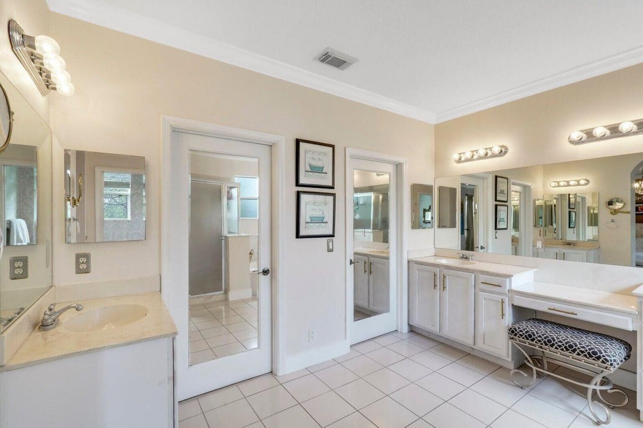 599 Cresta Circle, West Palm Beach, FL 33413 Photo