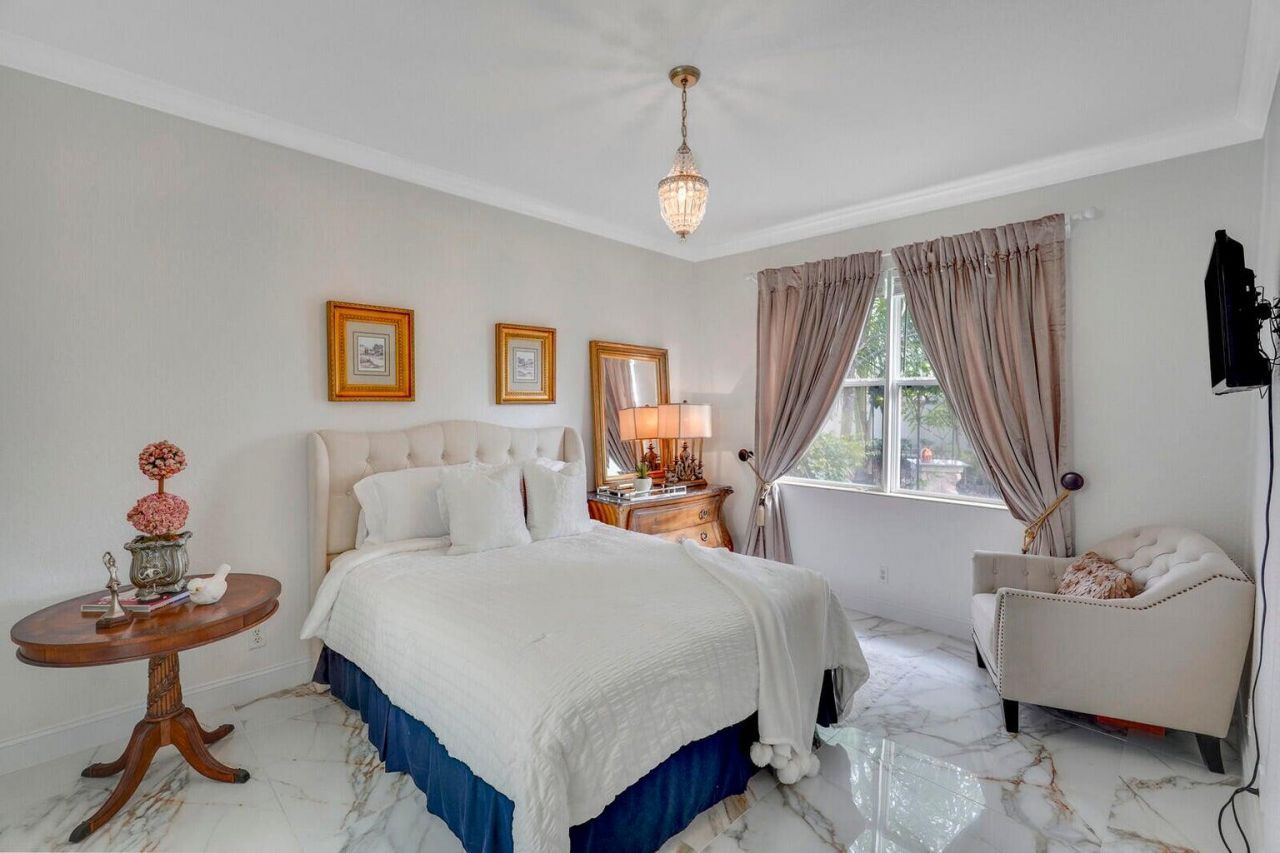 599 Cresta Circle, West Palm Beach, FL 33413 Photo