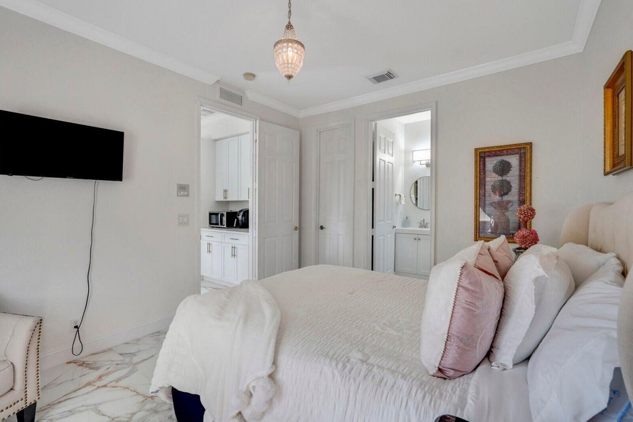 599 Cresta Circle, West Palm Beach, FL 33413 Photo