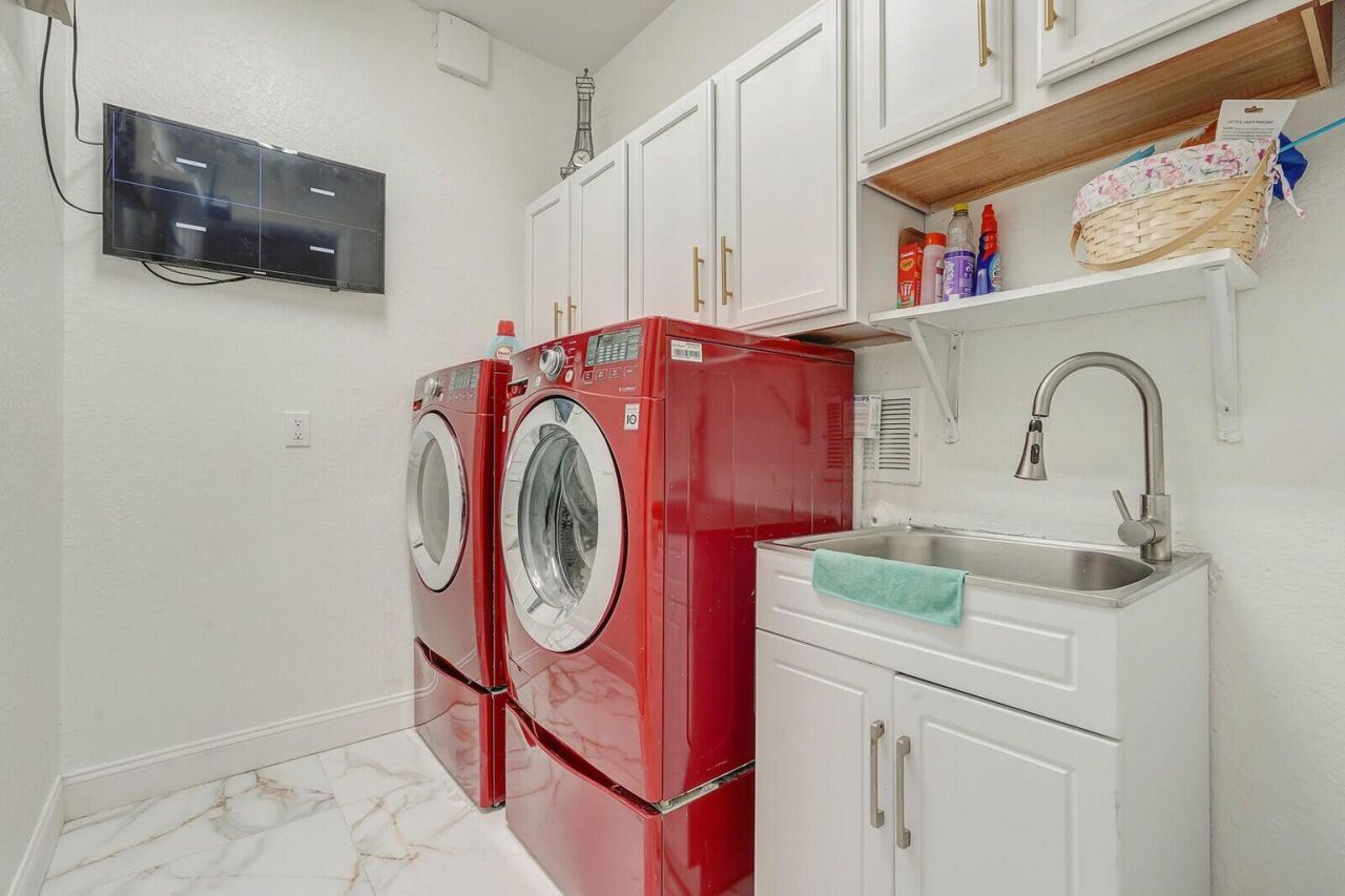 599 Cresta Circle, West Palm Beach, FL 33413 Photo