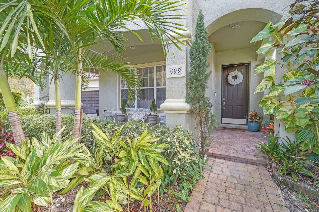 599 Cresta Circle, West Palm Beach, FL 33413 Photo