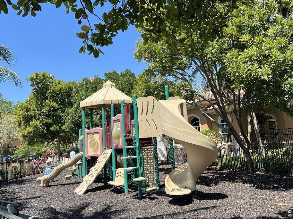 599 Cresta Circle, West Palm Beach, FL 33413 Photo