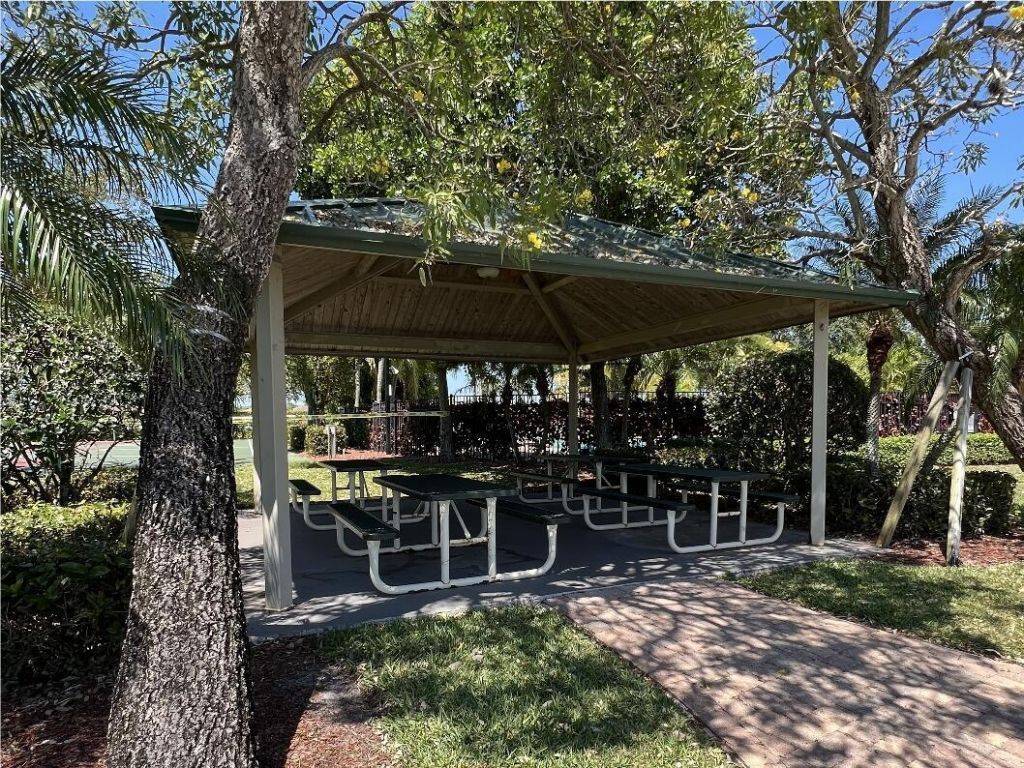 599 Cresta Circle, West Palm Beach, FL 33413 Photo