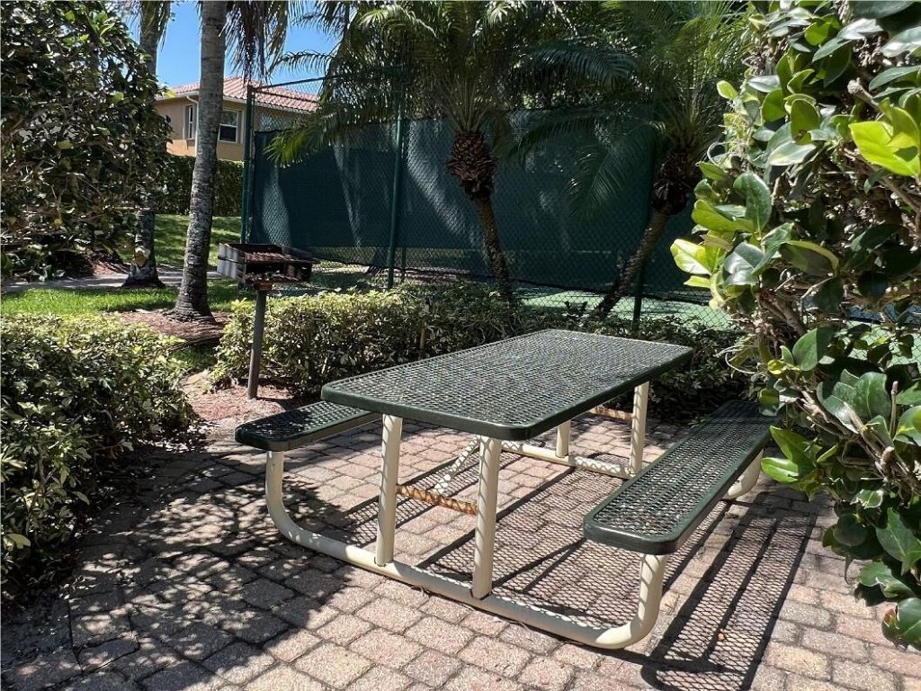 599 Cresta Circle, West Palm Beach, FL 33413 Photo