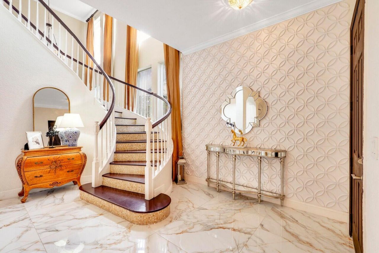 599 Cresta Circle, West Palm Beach, FL 33413 Photo