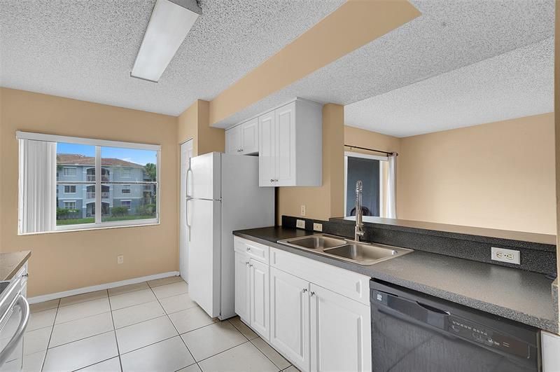 9645 NW 1st Ct, Unit 1-210, Pembroke Pines, FL 33024 Photo