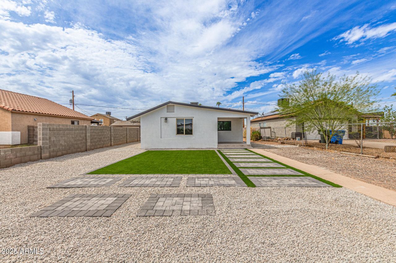 4010 S 24th Place, Phoenix, AZ 85040 Main Photo