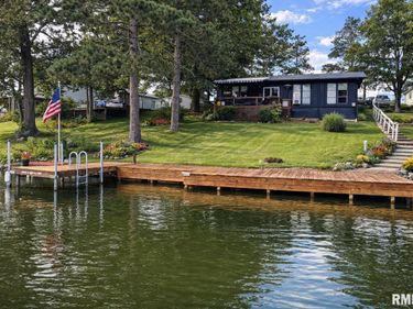 26 LAKE WARREN Drive, Monmouth, IL 61462