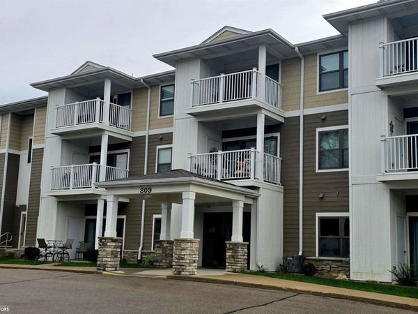 809 7Th Avenue N, Unit 212, Clear Lake, IA 50428