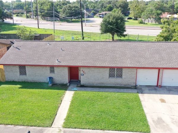 101 Canterbury Lane, Victoria, TX 77904