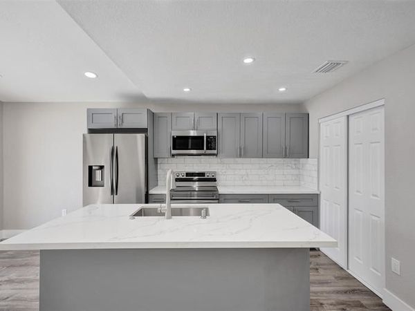 2614 W 65th St, Hialeah, FL 33016