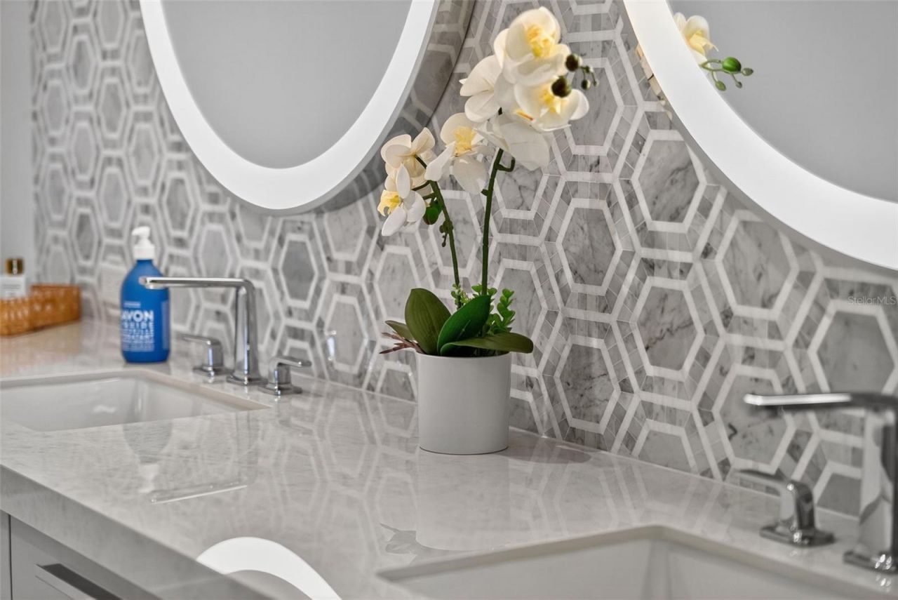 1591 Gulf Of Mexico Drive, Unit 216, Longboat Key, FL 34228 Photo